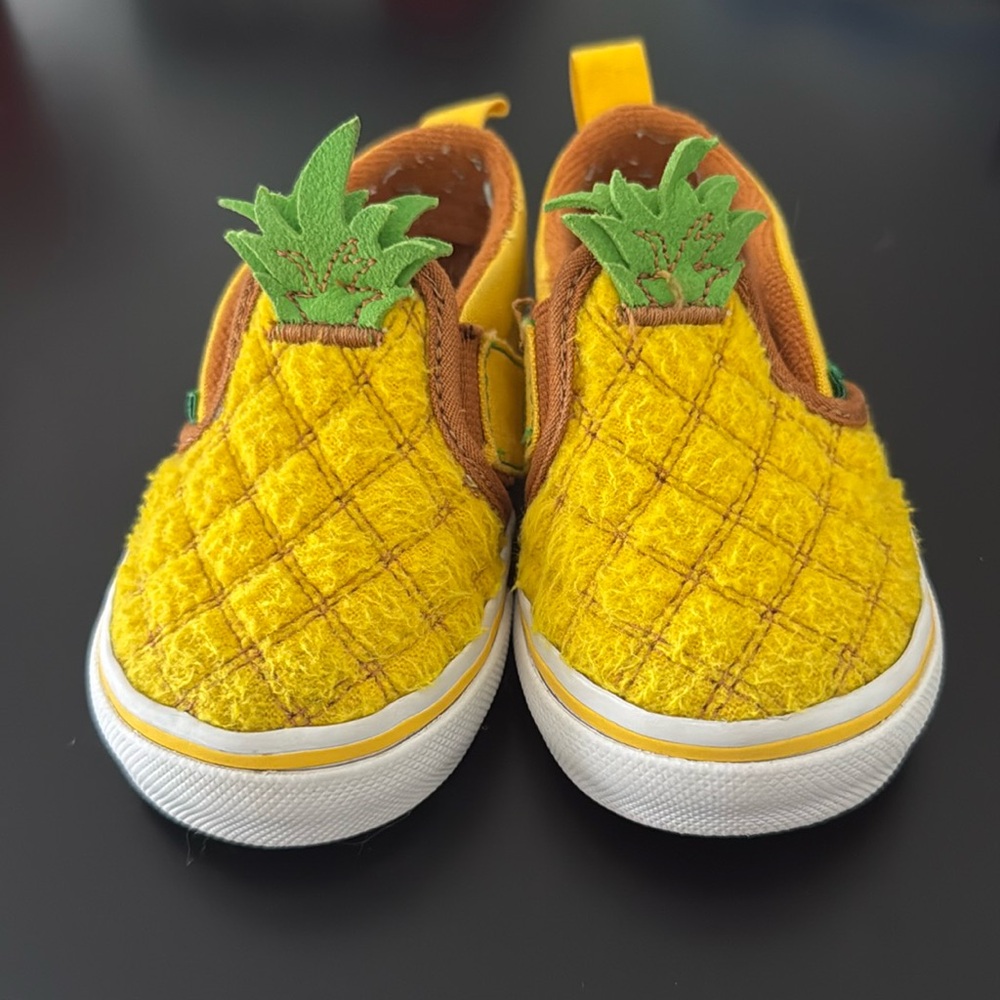 Vans pineapple